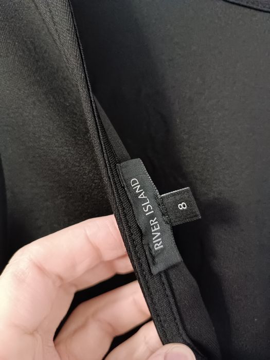 Czarna sukienka ze złotymi zdobieniami River island S 36 Andrzejki
Sze