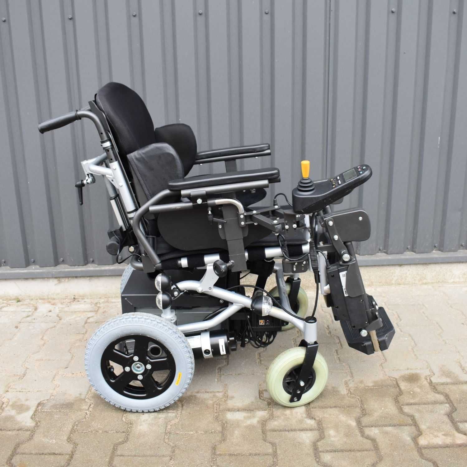 Wózek inwalidzki elektryczny Vassilli multipozycyjny