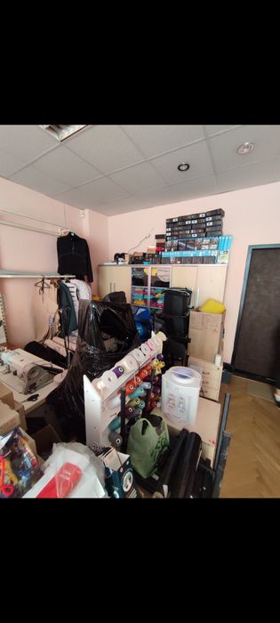 «Два офіси в одному: 70 м², метро 2 хвилини пішки!