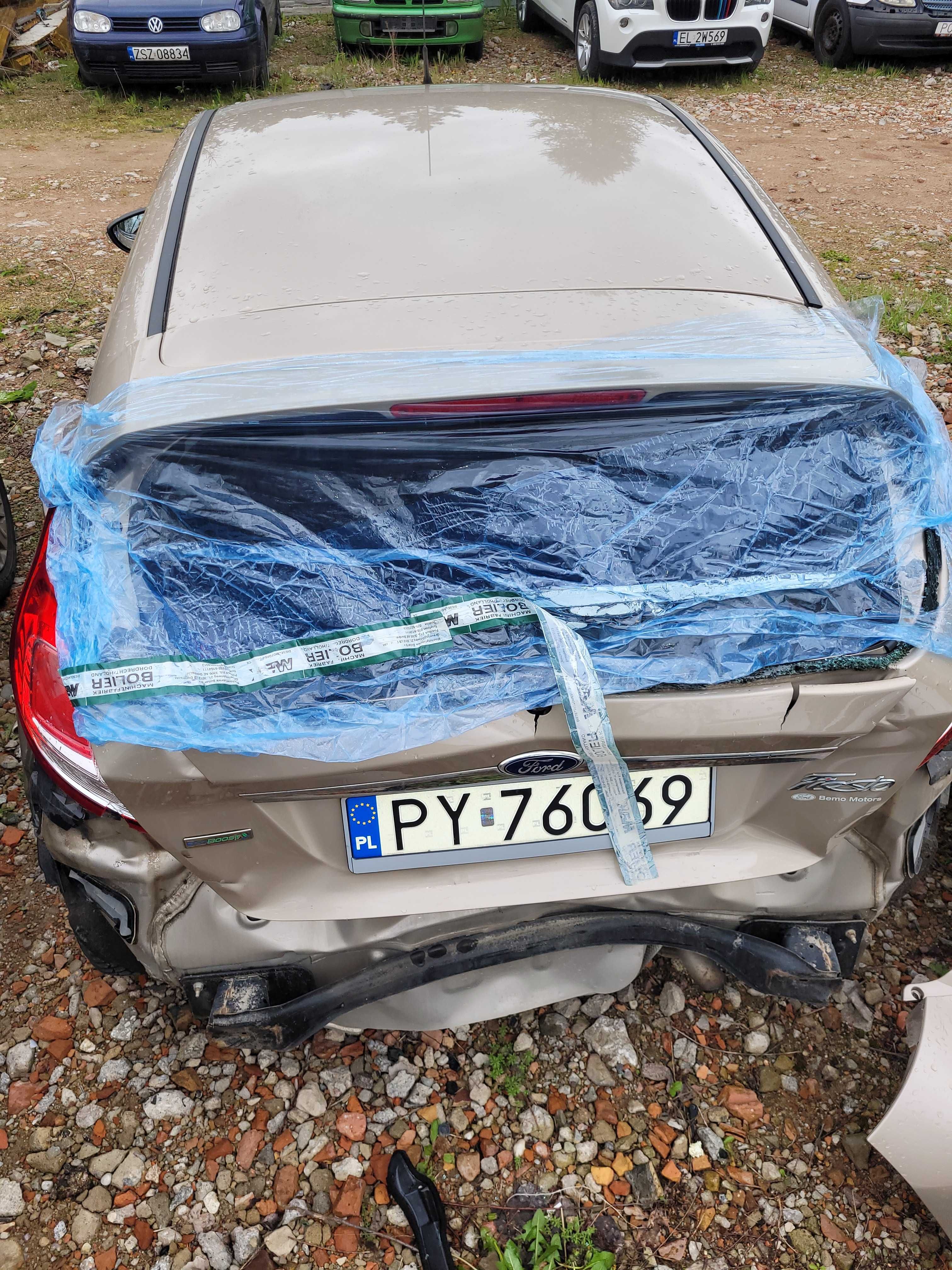 Ford Fiesta uszkodzony tył