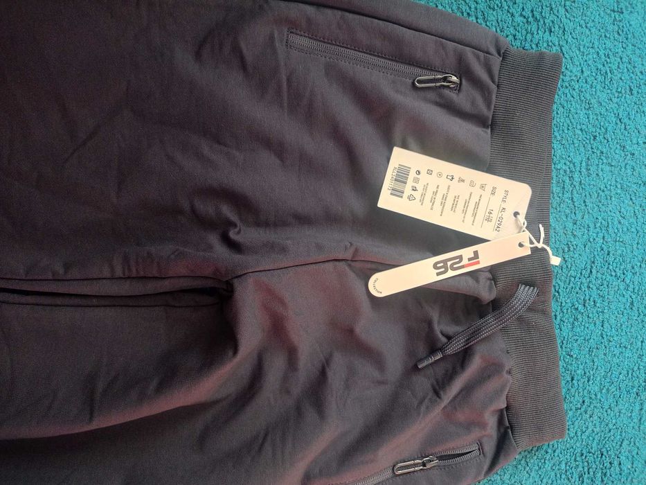 Spodnie dresowe F 26