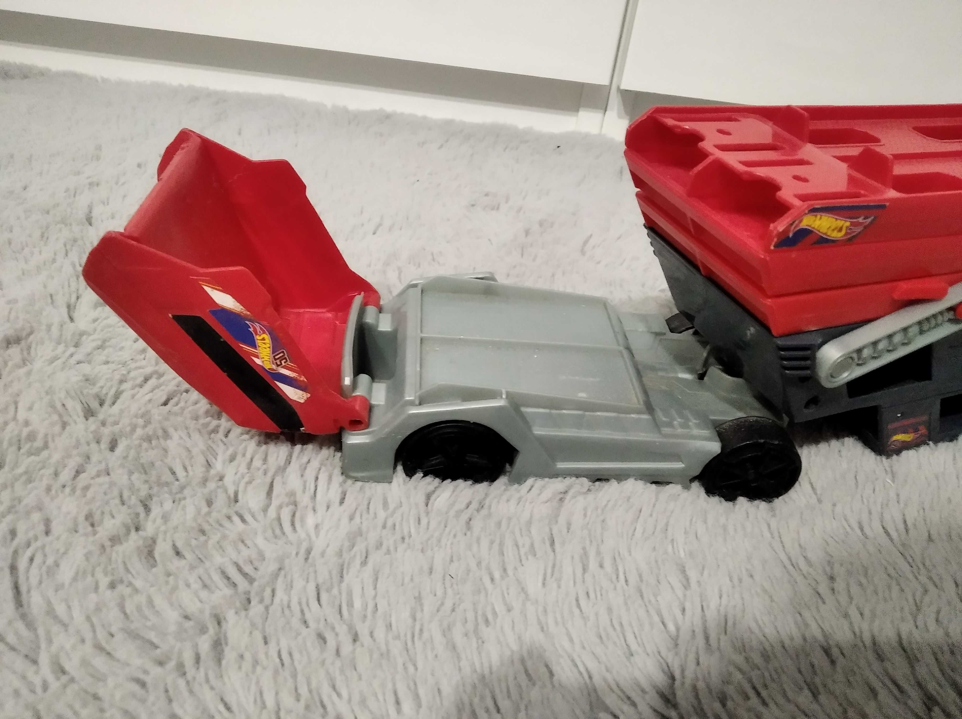 Tir laweta na 50 autek Hot Wheels resoraki