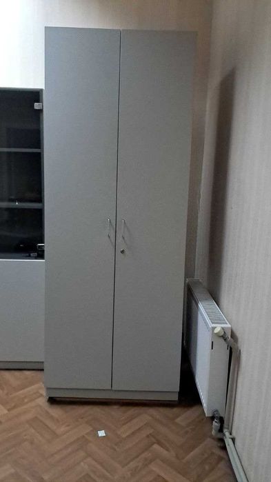 Шкаф двустворчатый для одежды, цвет серый.