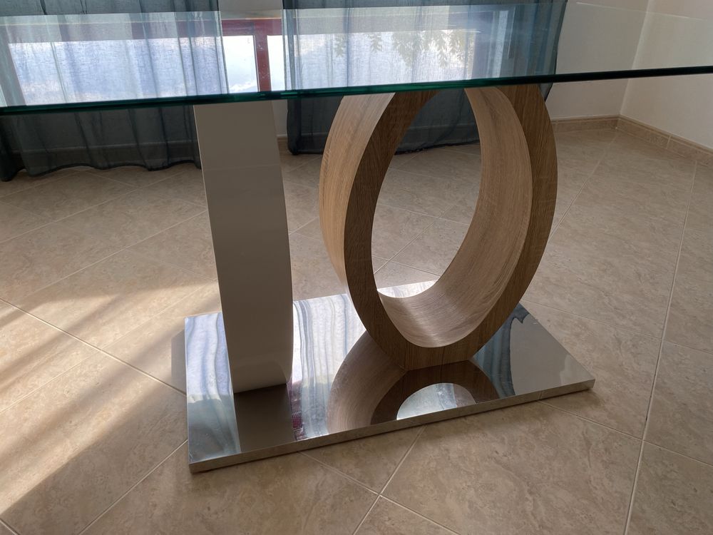 Mesa de jantar com tampo em vidro