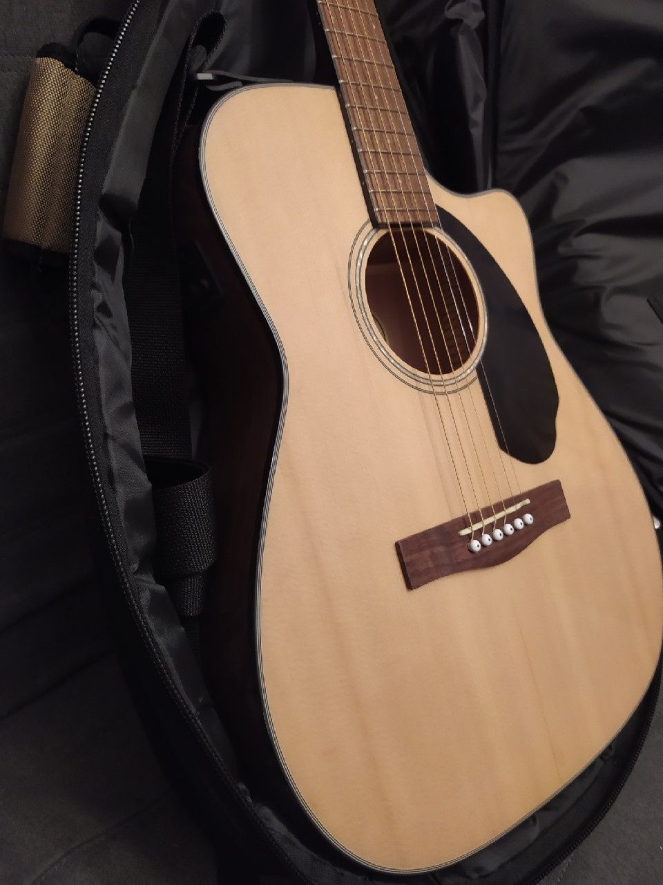 Gitara Elektroakustyczna Fender z paskiem i pokrowcem
