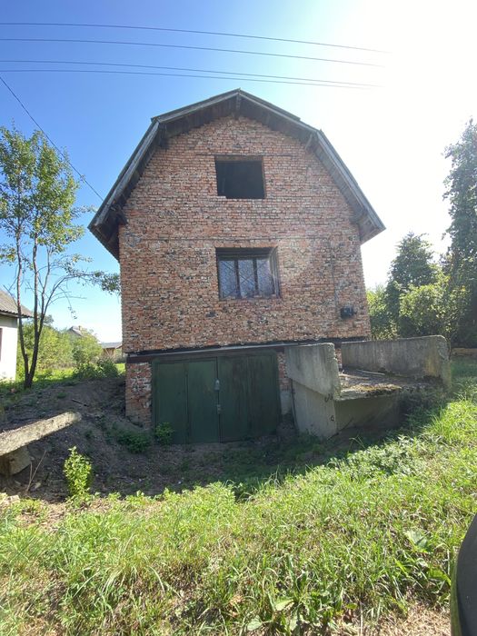 Продається будинок в Крихівцях та земельна ділянка