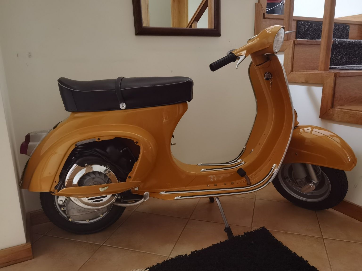 Aluguer de vespa 50s