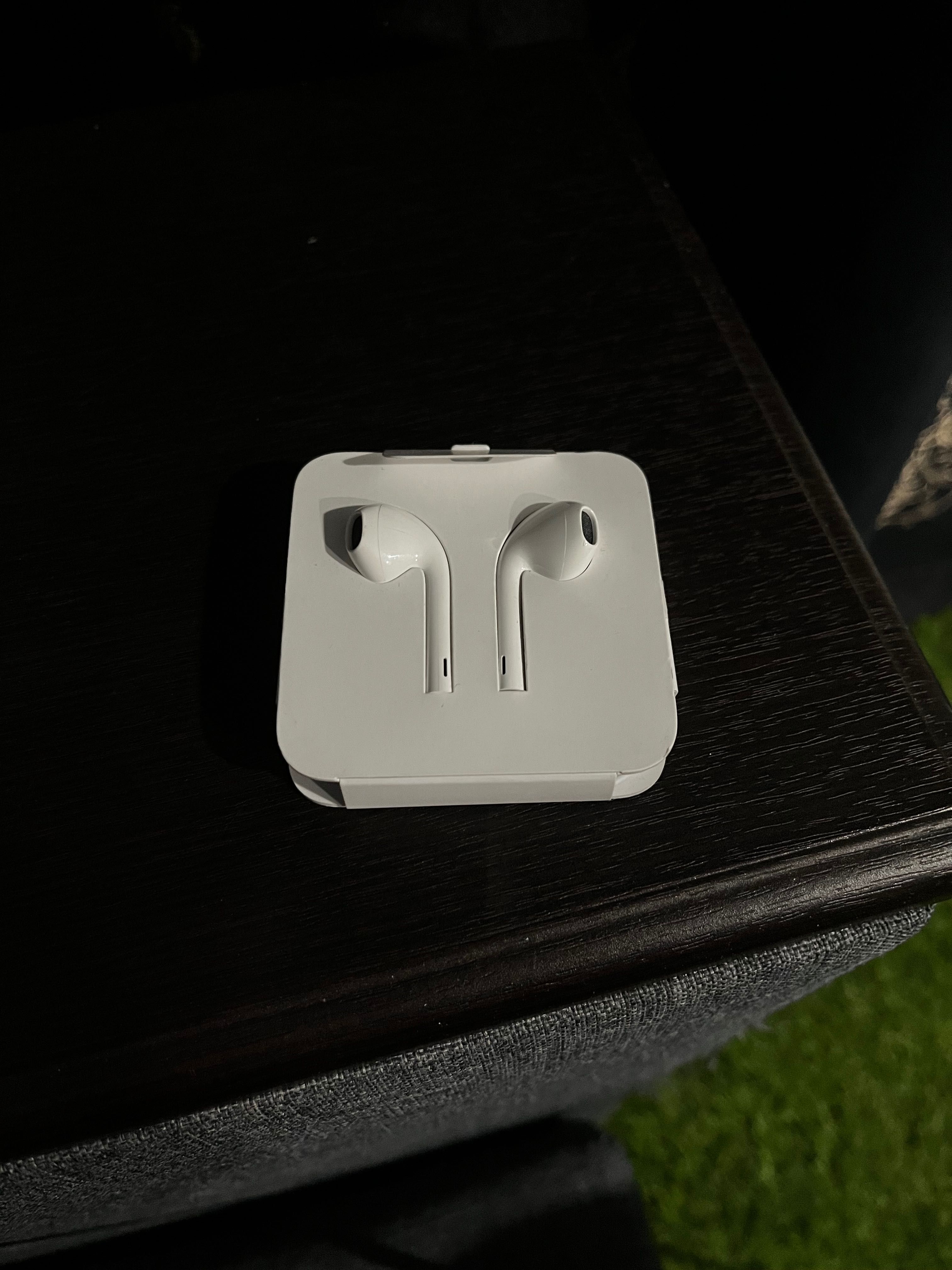 Наушники Apple EarPods with Lightning A1748 Orig/New