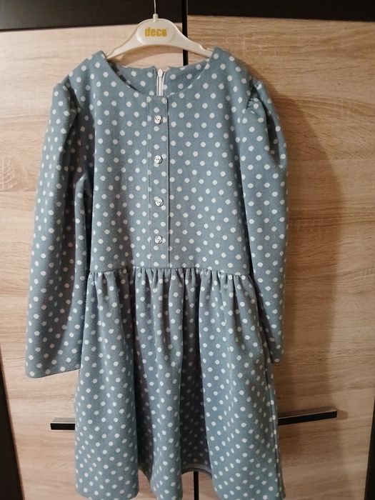 Тепле плаття для дівчинки з пов'язкою