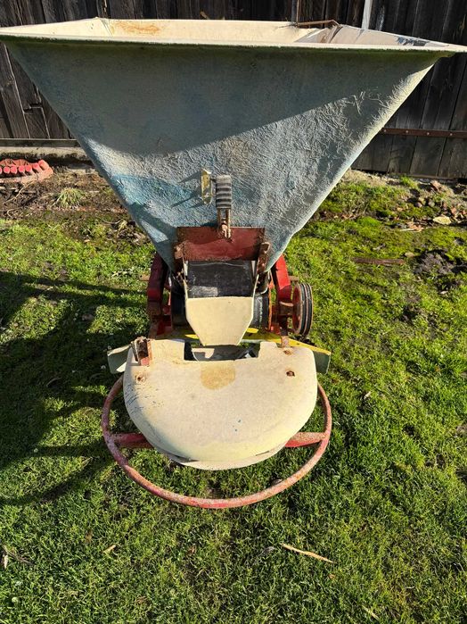 Rozsiewacz do nawozu Kłos