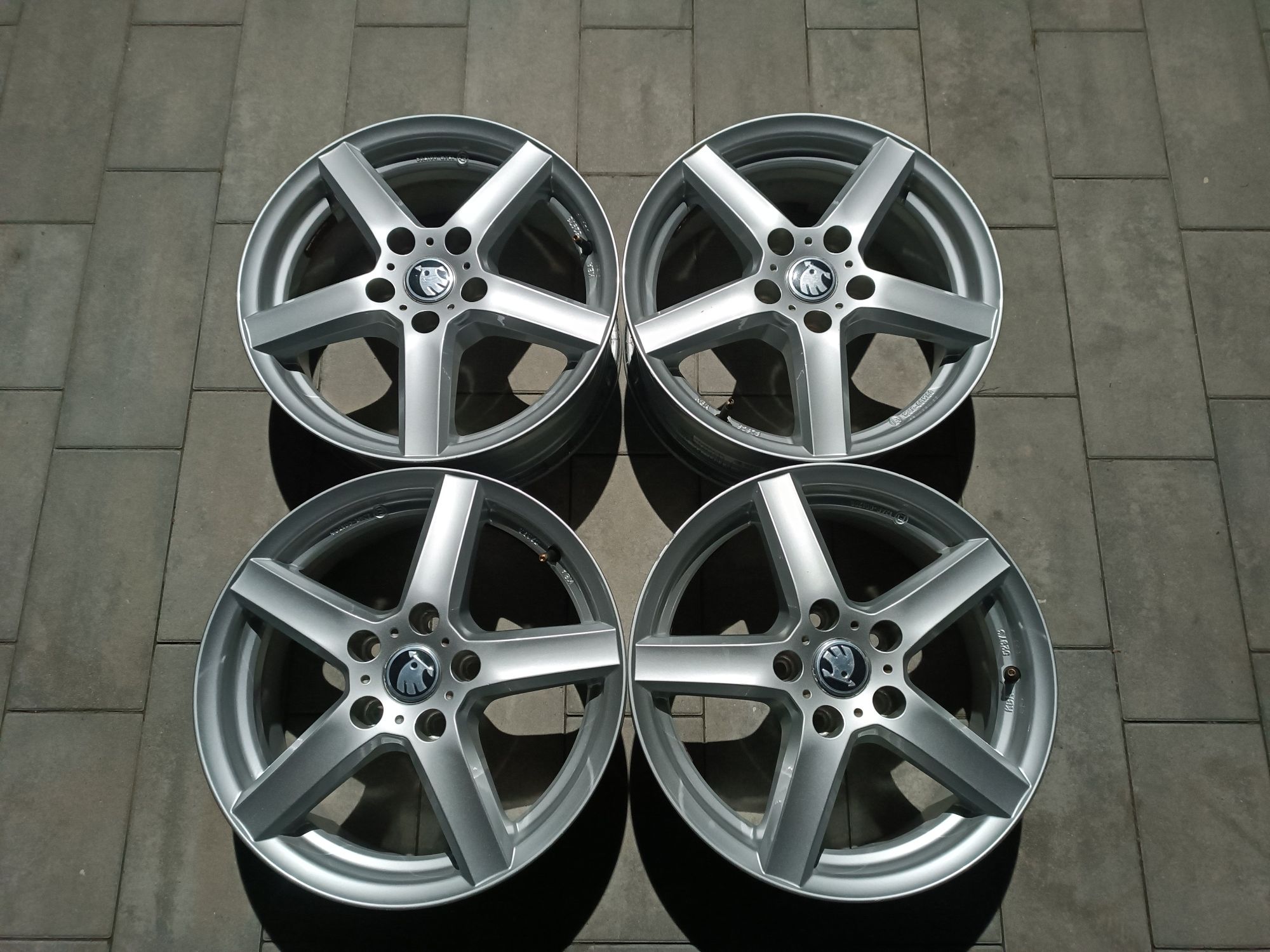 16 Alufelgi Skoda Octavia IV III II Superb, Karoq Yeti 5x112