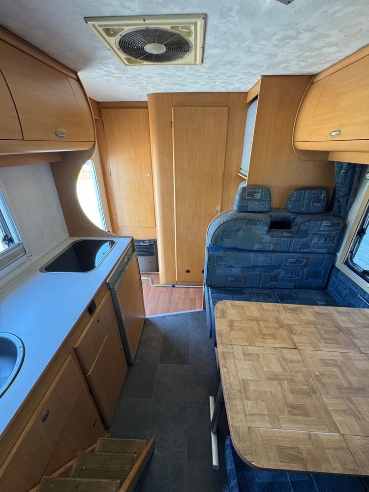 Autocaravana Capucino VilaMobil com Ar condicionado