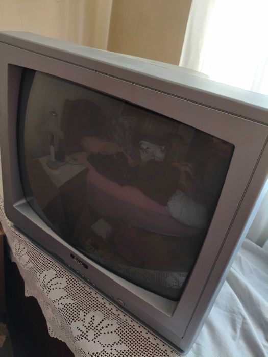 Tv com comando incluido