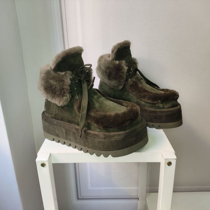 Зимові замшеві чоботи Naked Wolfe