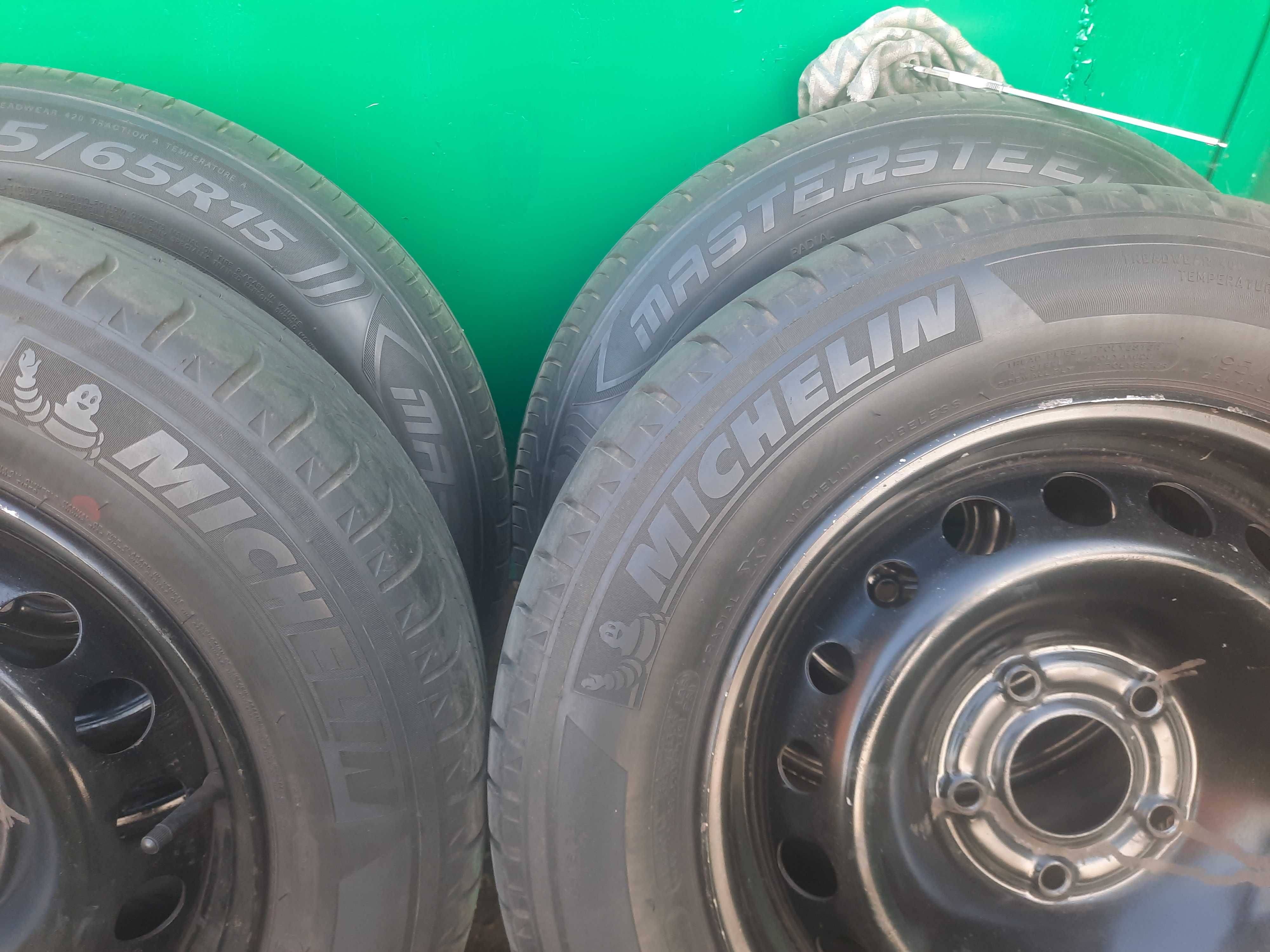 Продам резину з дисками 195/65 r15