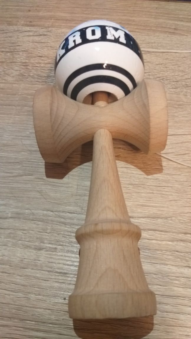 Kendama marki krom