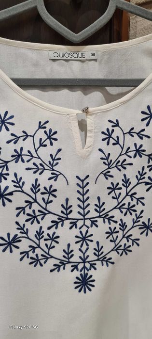 Bluzka biała z haftem, rozmiar 38, QUIOSQUE