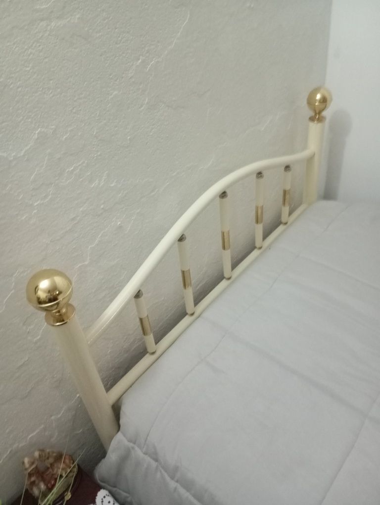 Cama de solteiro com colchão