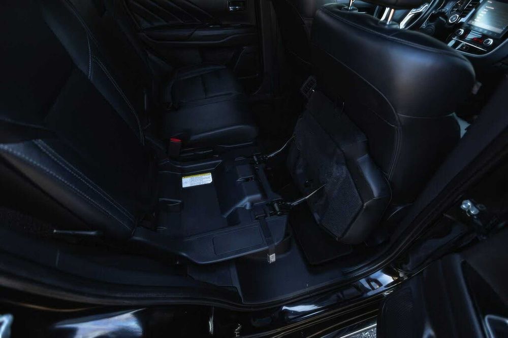 Mitsubishi Outlander Hybrid Plug-in SEL S-AWC      2020