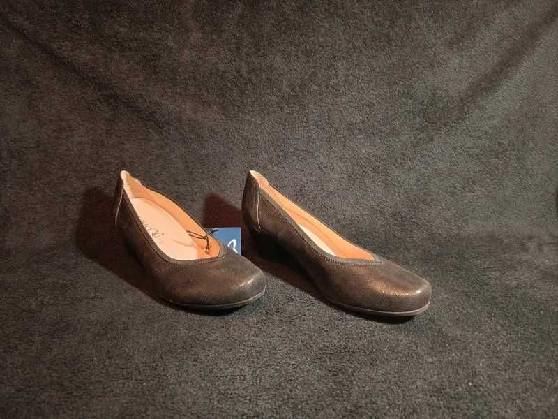 Buty na obcasie firmy Caprice