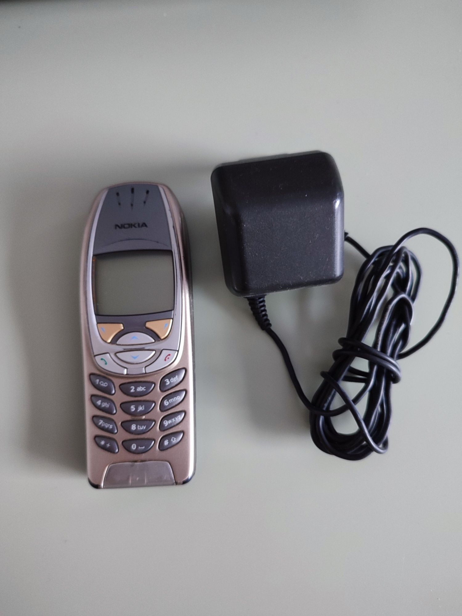 Sprawna Nokia 6310i z ładowarką