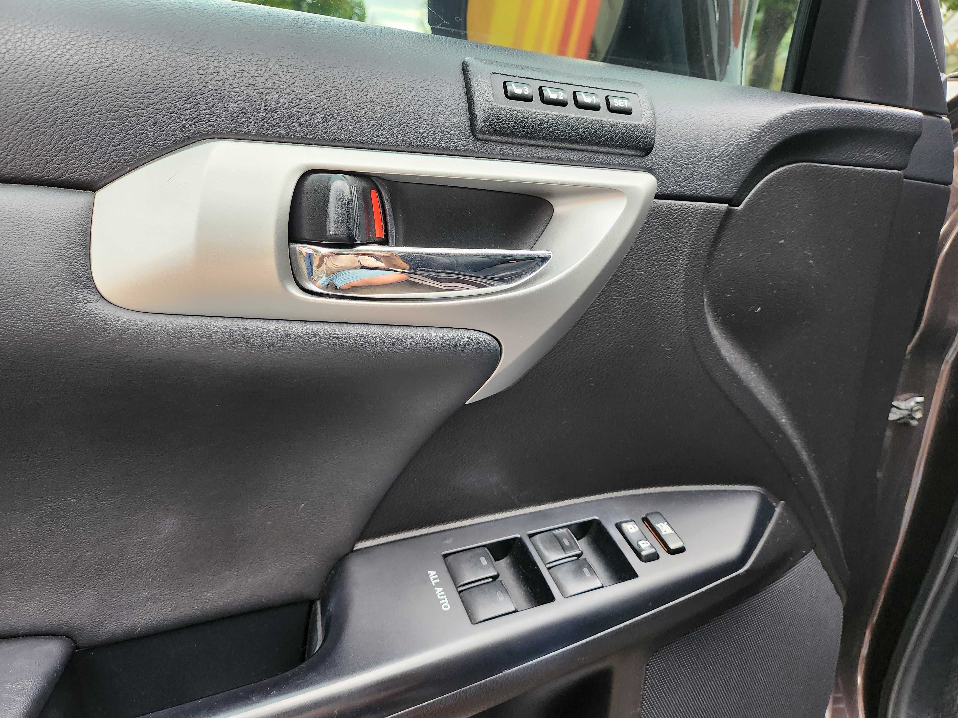 Lexus CT 200h 1.8 Hybrid E-CVT 2012 р. в.