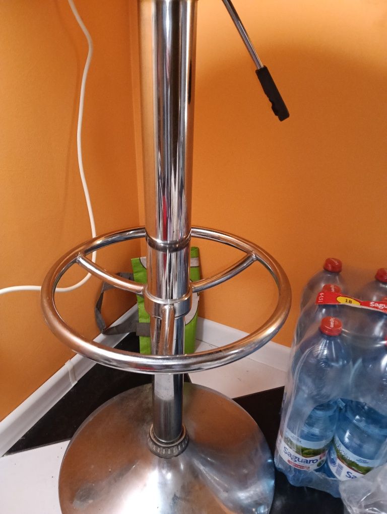 Hokery barowe skórzane czarne