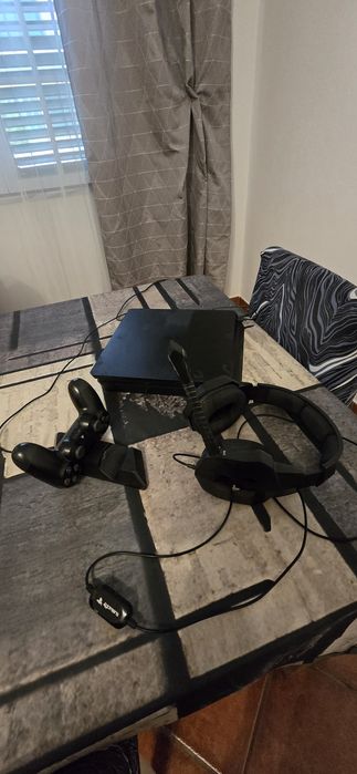 Vendo Playstation 4. (1 TB )