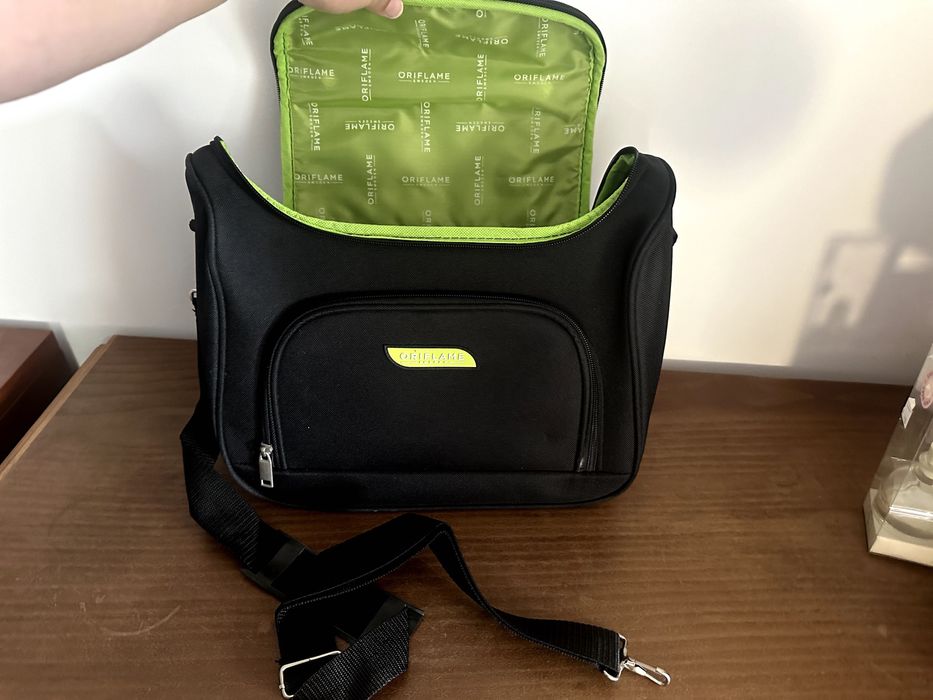 Mala Oriflame muito espaçosa Nova