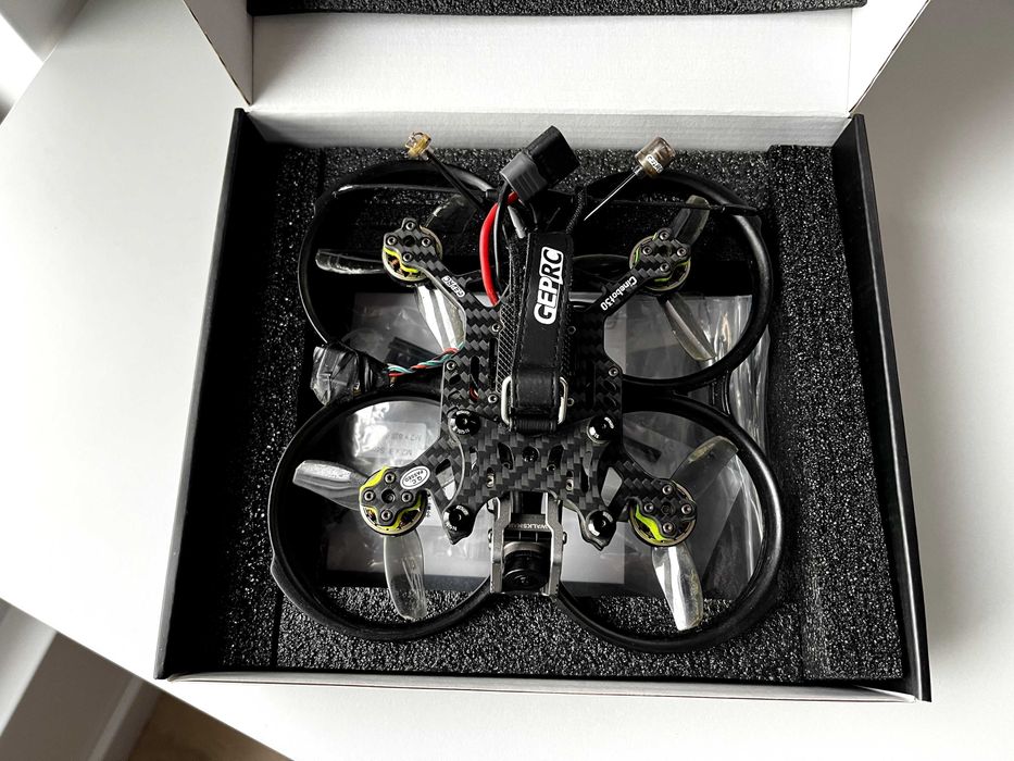 Dron fpv cinebot30 6s Walksnail elrs 868 MHz GPS