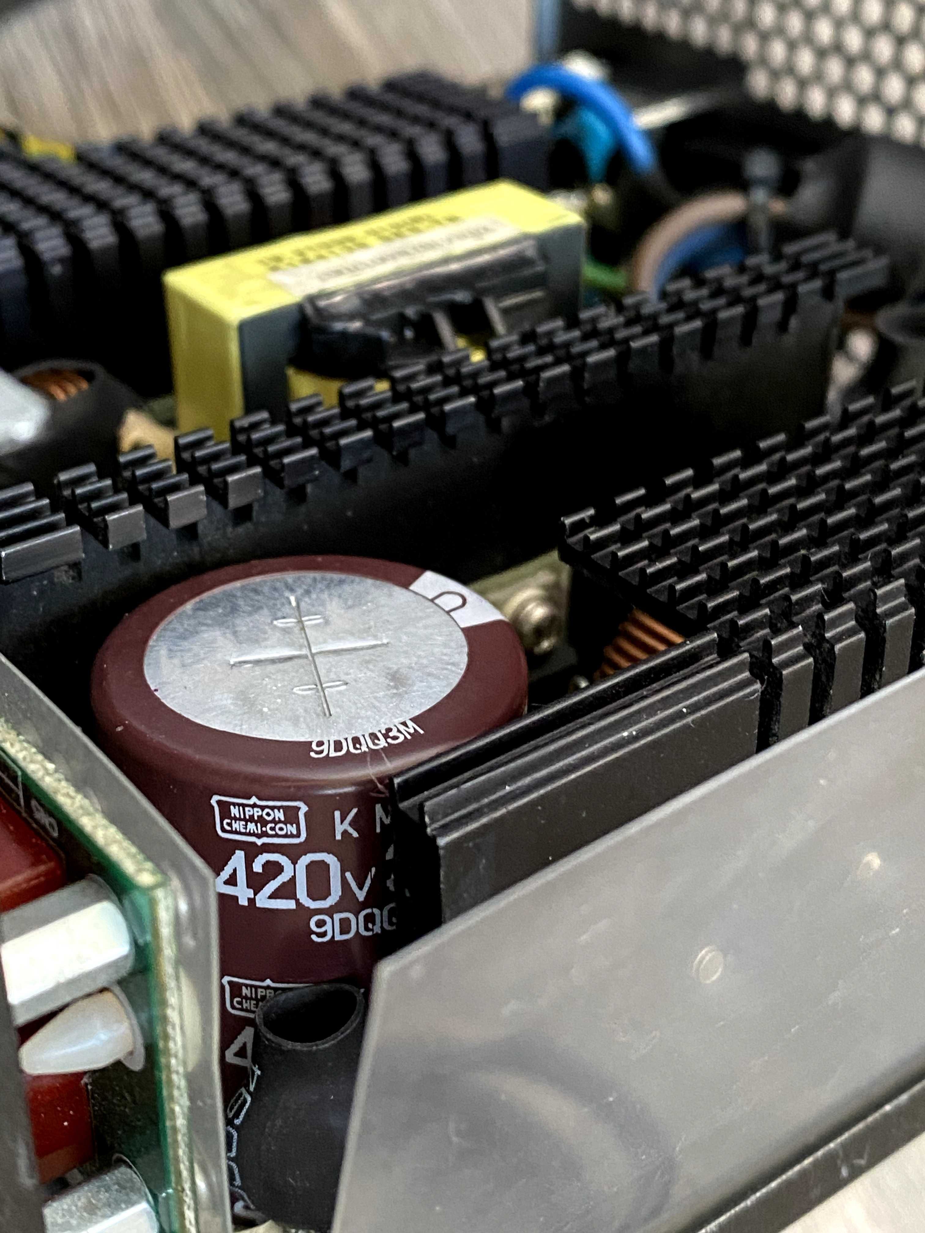 Блок живлення CHIEFTEC APS-600C  ( 600 Вт, 80 PLUS, Nippon Chemi-Con )