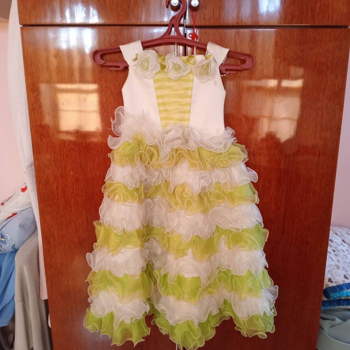 Красивые платья на торжество для девочки р.30-32