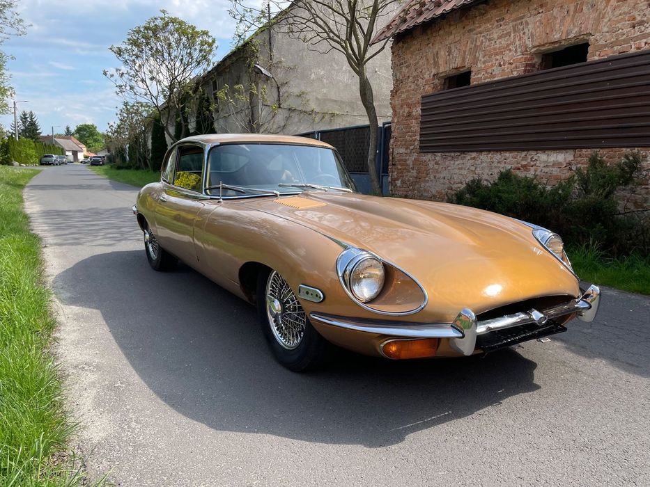 Jaguar E-Type Pali, jeździ