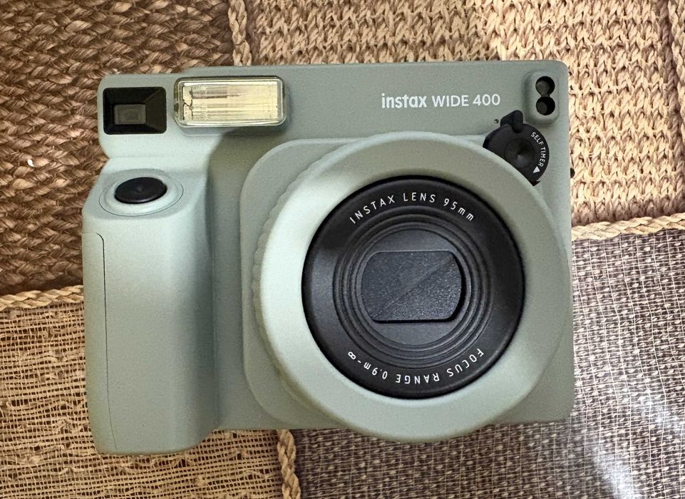 Нова камера з автодруком Fujifilm Instax Wide 400