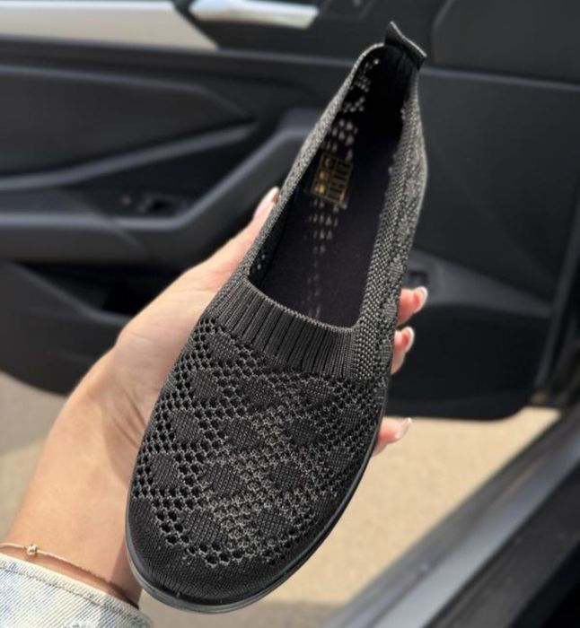 Мокасіни туфлі ботінки кросівки