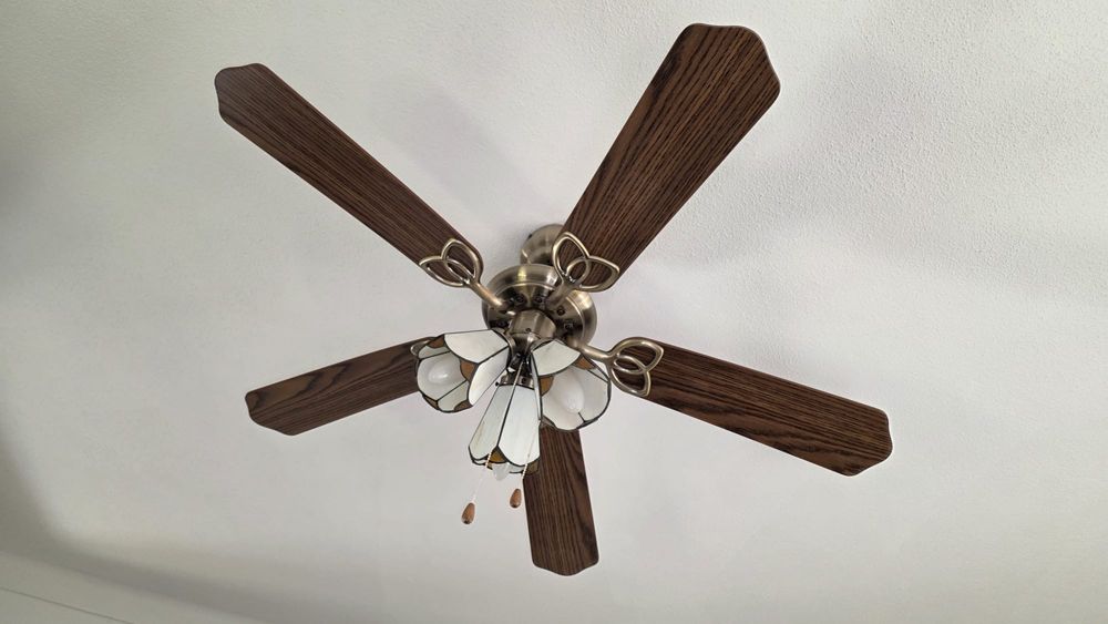 Ventoinha de teto com iluminacao