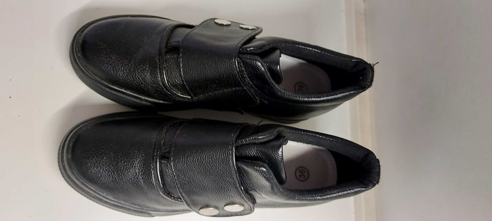 Sapatos de senhora em pele