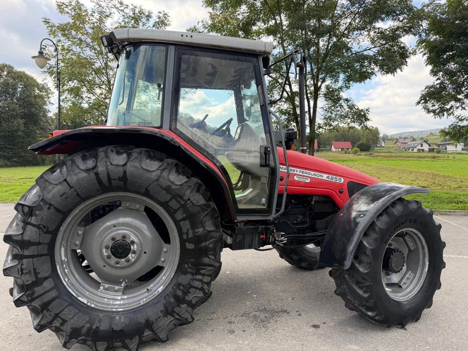 Ciągnik rolniczy Massey Ferguson 4255