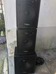 Sistema de som colunas de palco dj e banda