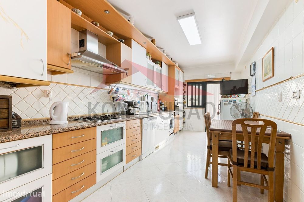 * Alverca - T3 com garagem, terraço e vista de rio *