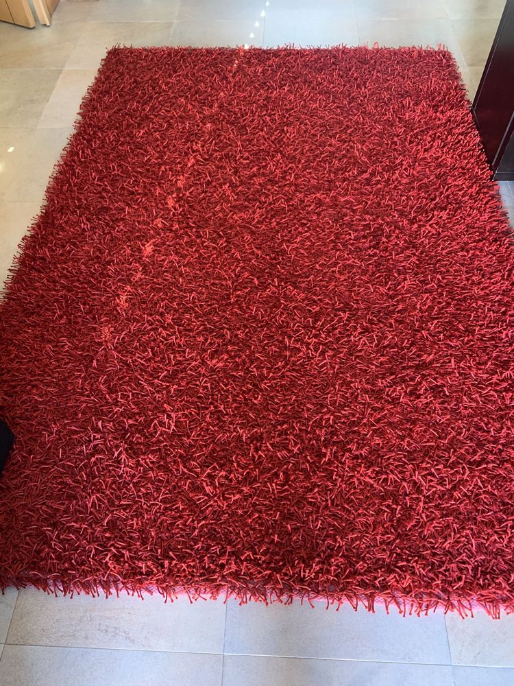 Tapete/ carpete  de cor vermelho