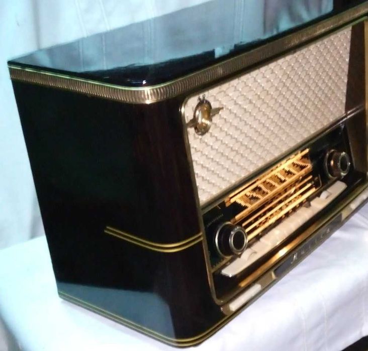 Radio antigo Graetz musica 4R/417