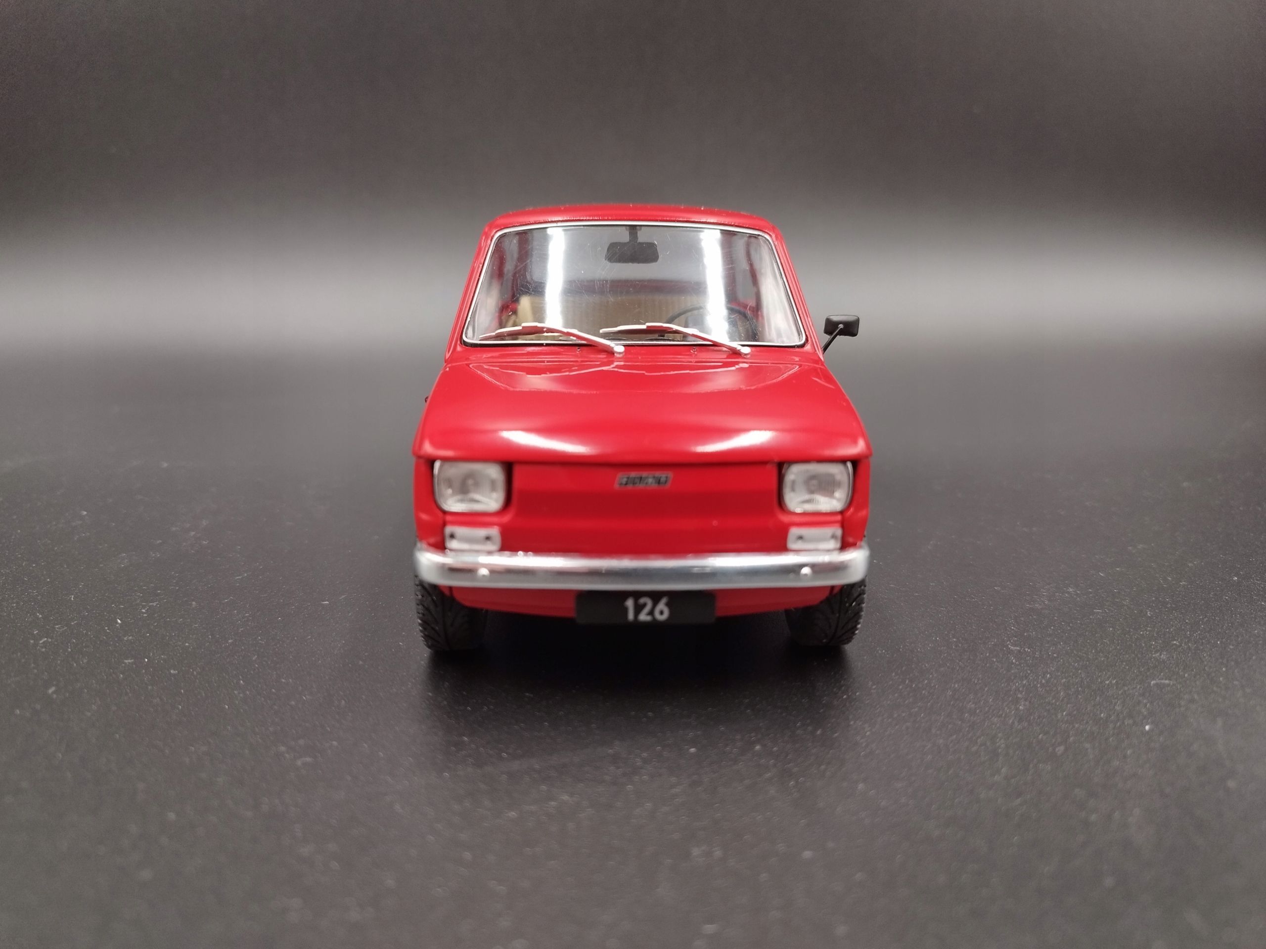 1:18 MCG Fiat 126 maluch model nowy