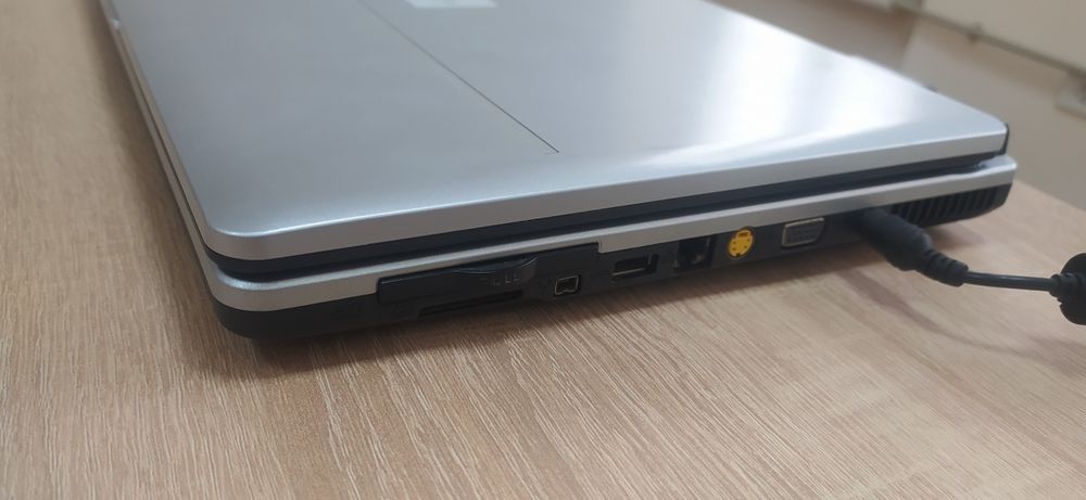 Fujitsu simens Amilo