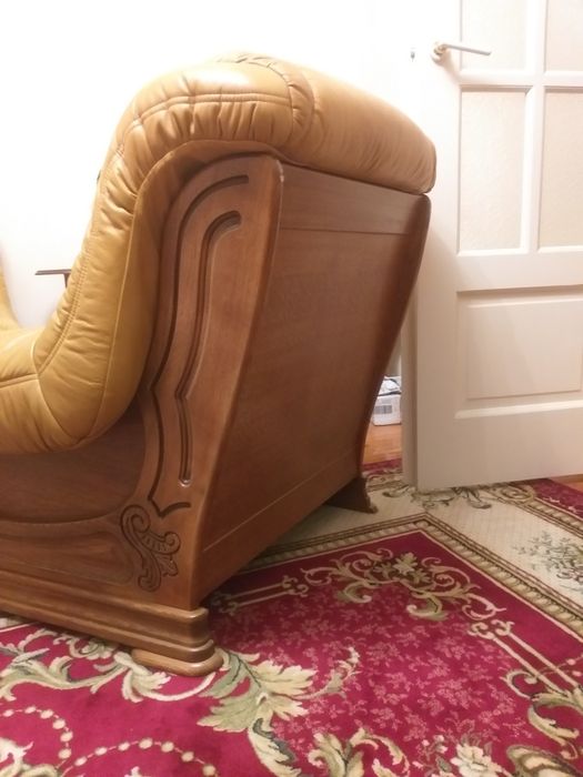 Комплект  мебелі на  дубовому каркасі