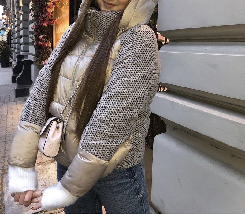 Куртка бежевого кольору. Розмір С-М