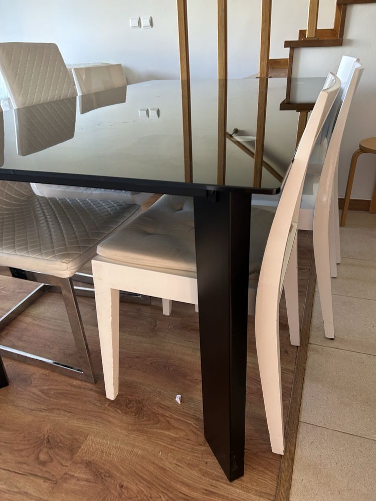 Vendo 8 cadeiras sala de estar (2 modelos)