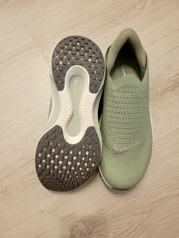 Кроссовки NIKE Reina EasyOn жіночі нові original