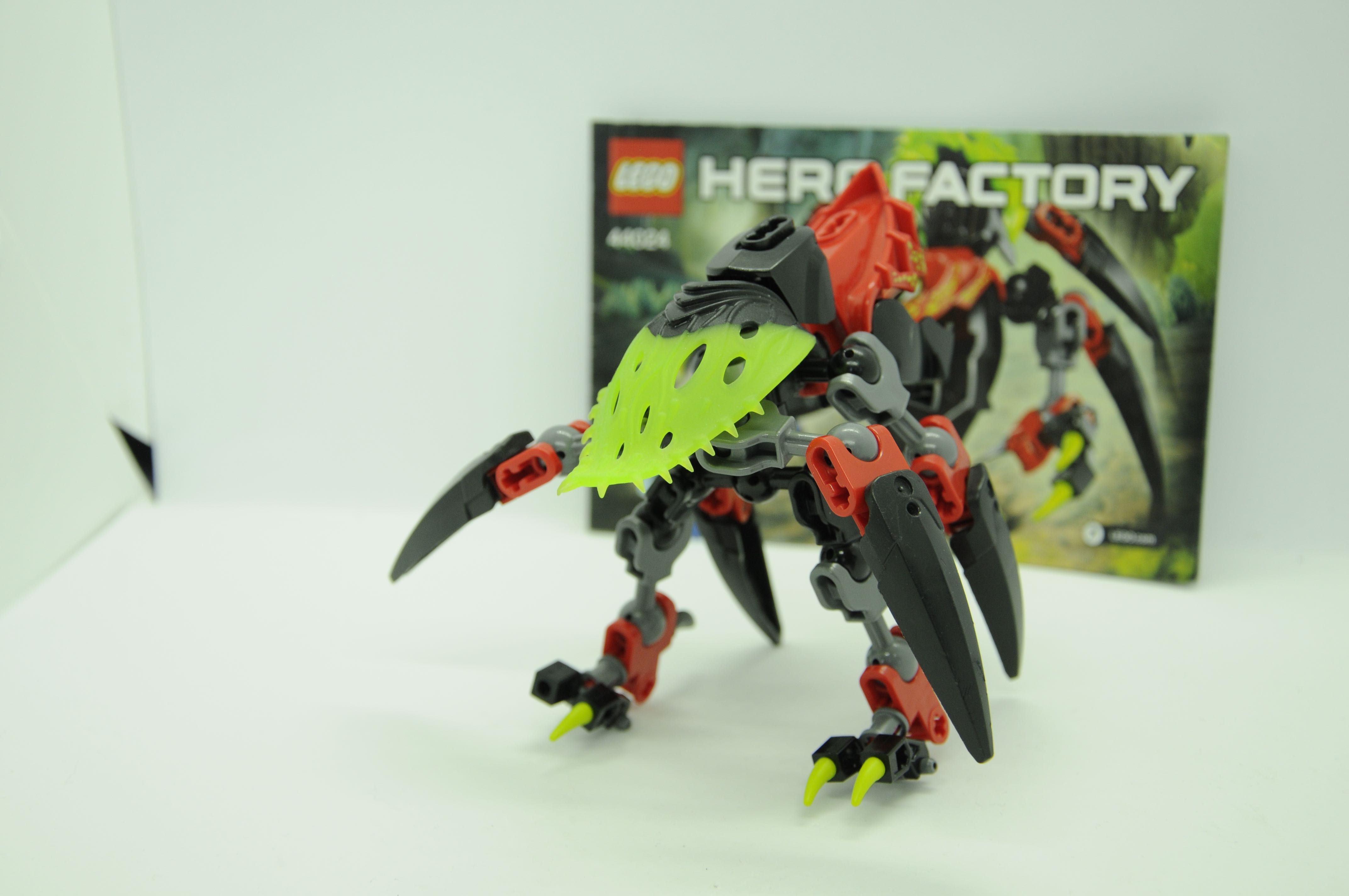 LEGO 44024 Hero Factory Tunneler Beast vs Surge