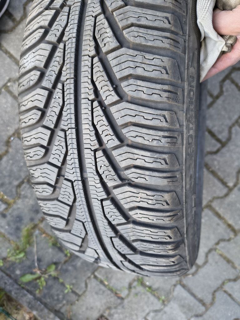 Opony zimowe Uniroyal 215/55 R17 V XL MS Plus 77